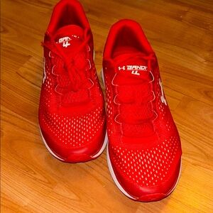 Men's Red Under Armour
Charged Bandit 4 Sneakers
Size 12 3020321